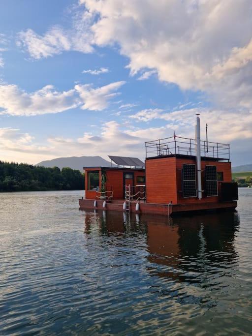 Aquachill Houseboat & Wellness Hotel Liptovský Trnovec Екстериор снимка
