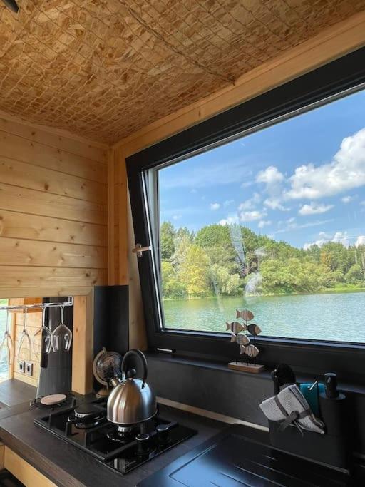 Aquachill Houseboat & Wellness Hotel Liptovský Trnovec Екстериор снимка