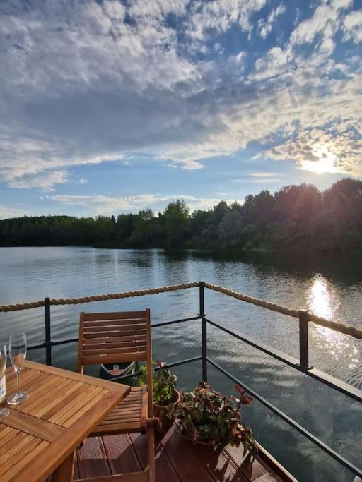 Aquachill Houseboat & Wellness Hotel Liptovský Trnovec Екстериор снимка