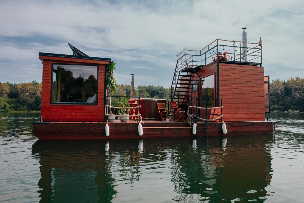 Aquachill Houseboat & Wellness Hotel Liptovský Trnovec Екстериор снимка