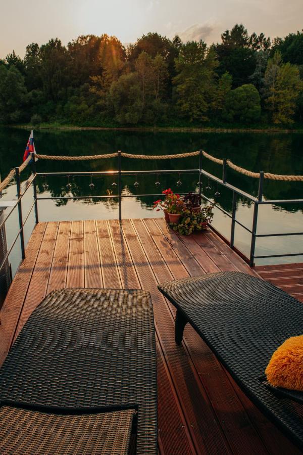 Aquachill Houseboat & Wellness Hotel Liptovský Trnovec Екстериор снимка