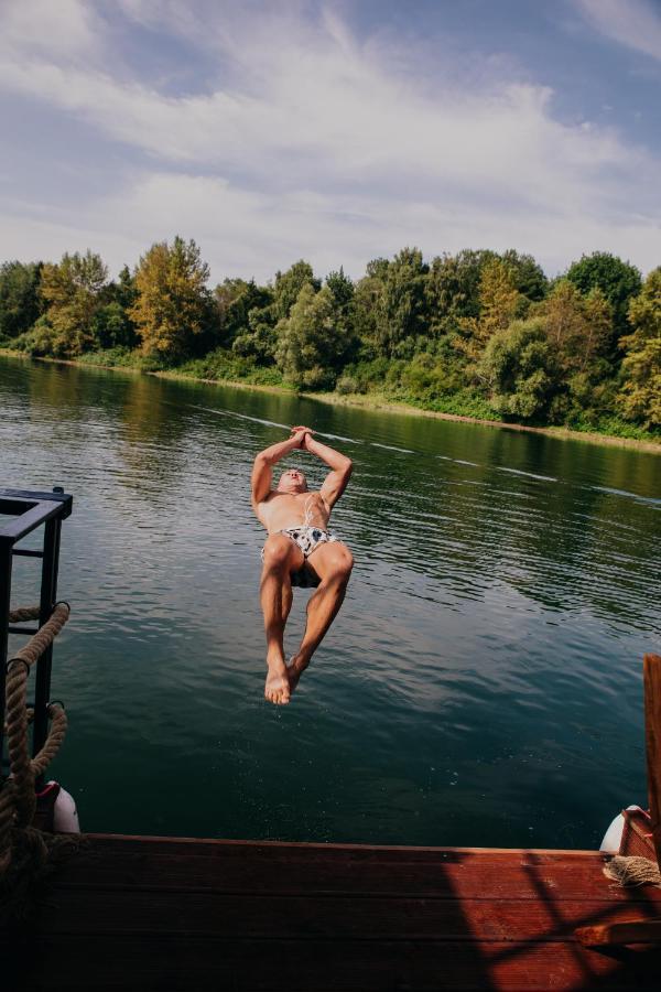 Aquachill Houseboat & Wellness Hotel Liptovský Trnovec Екстериор снимка