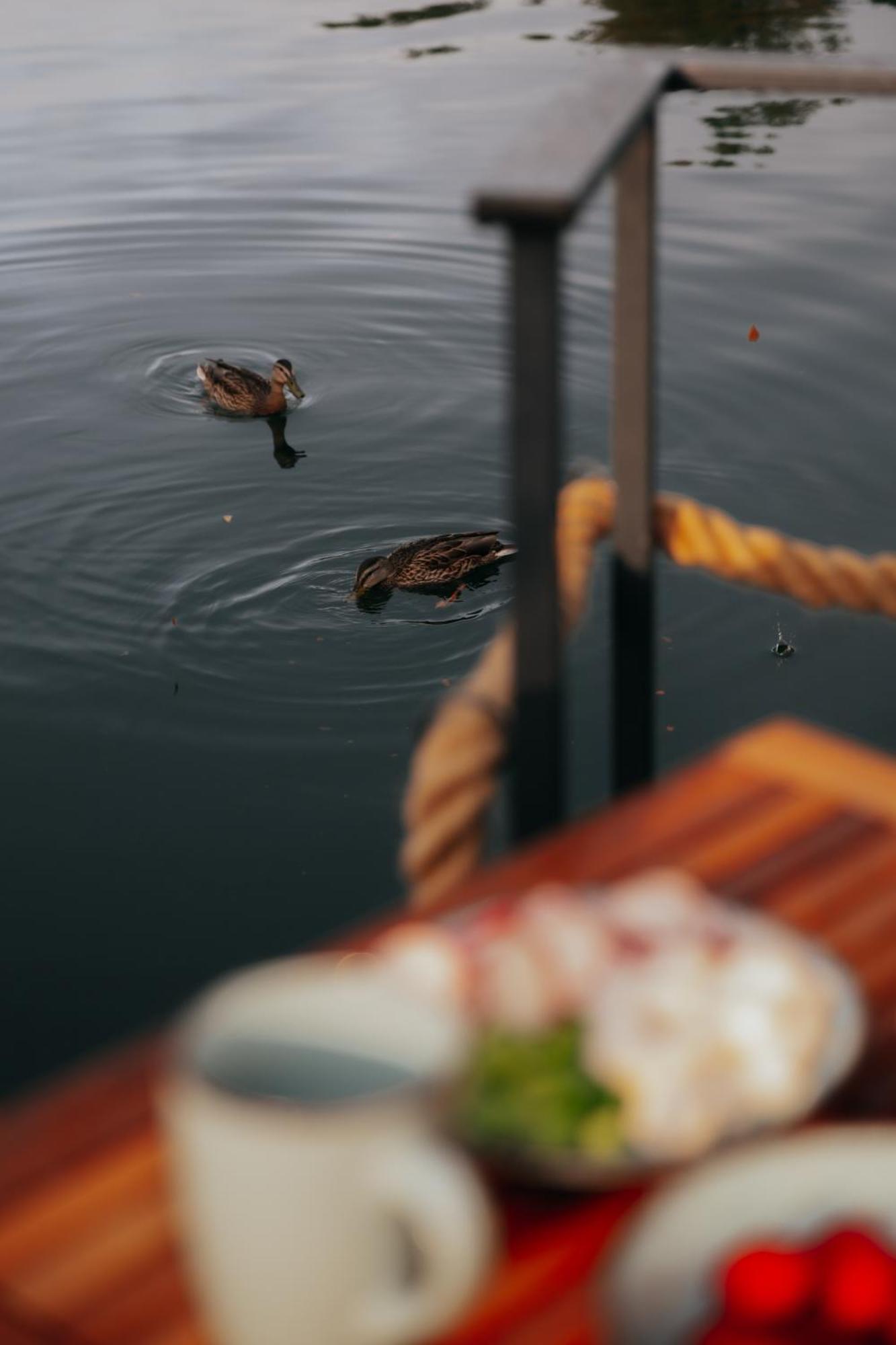Aquachill Houseboat & Wellness Hotel Liptovský Trnovec Екстериор снимка
