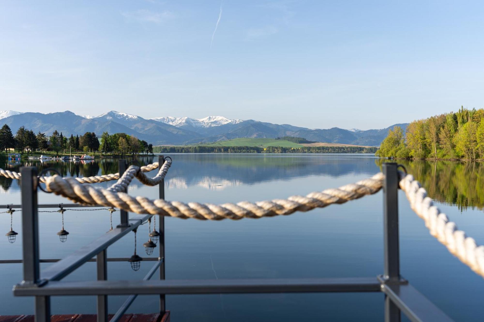Aquachill Houseboat & Wellness Hotel Liptovský Trnovec Екстериор снимка