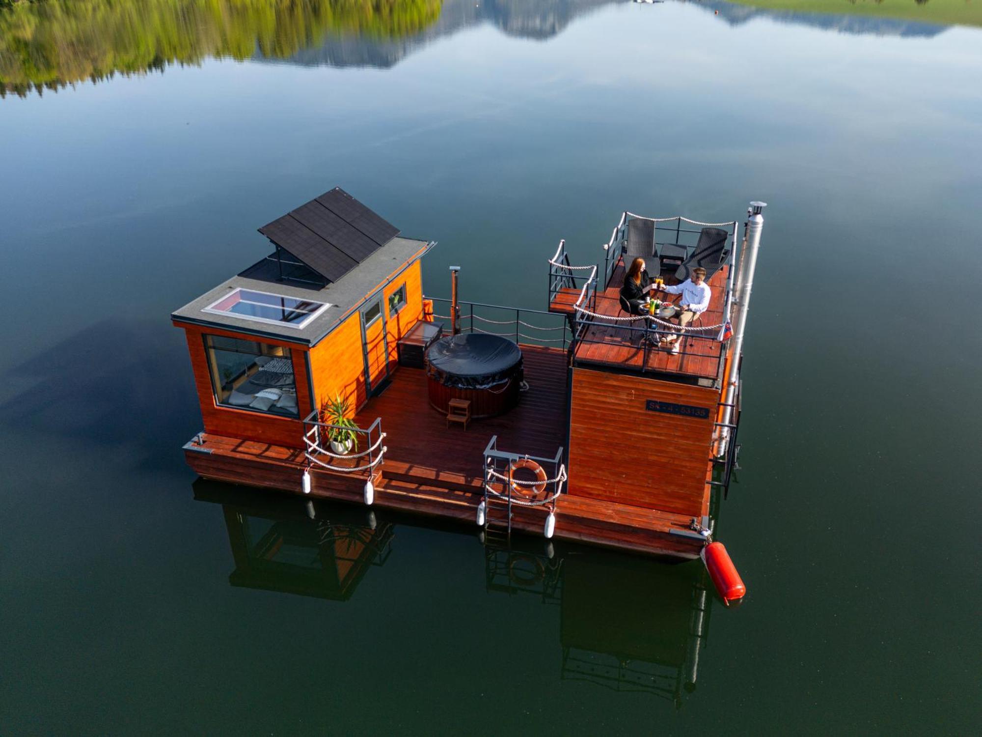Aquachill Houseboat & Wellness Hotel Liptovský Trnovec Екстериор снимка