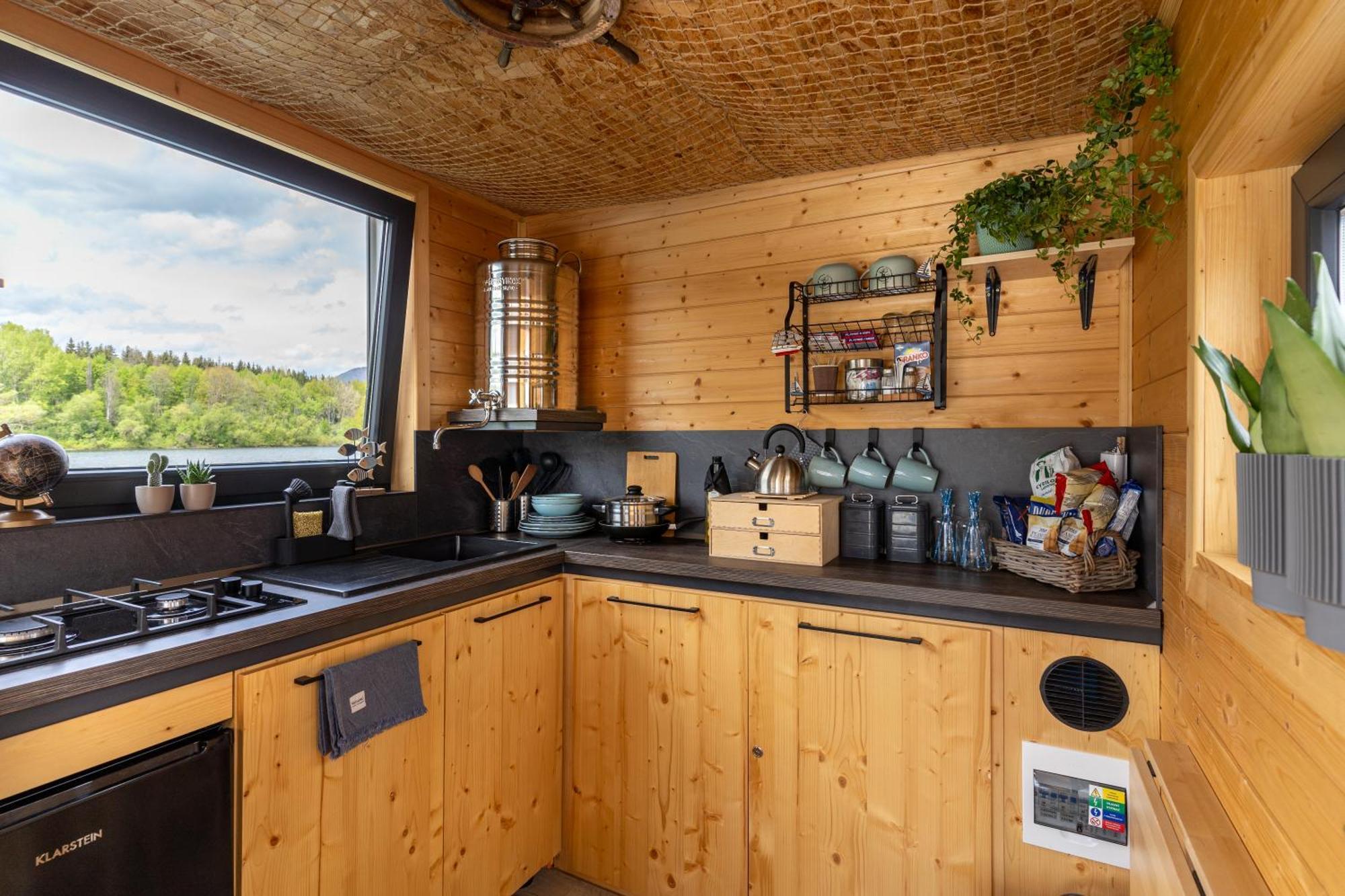 Aquachill Houseboat & Wellness Hotel Liptovský Trnovec Екстериор снимка
