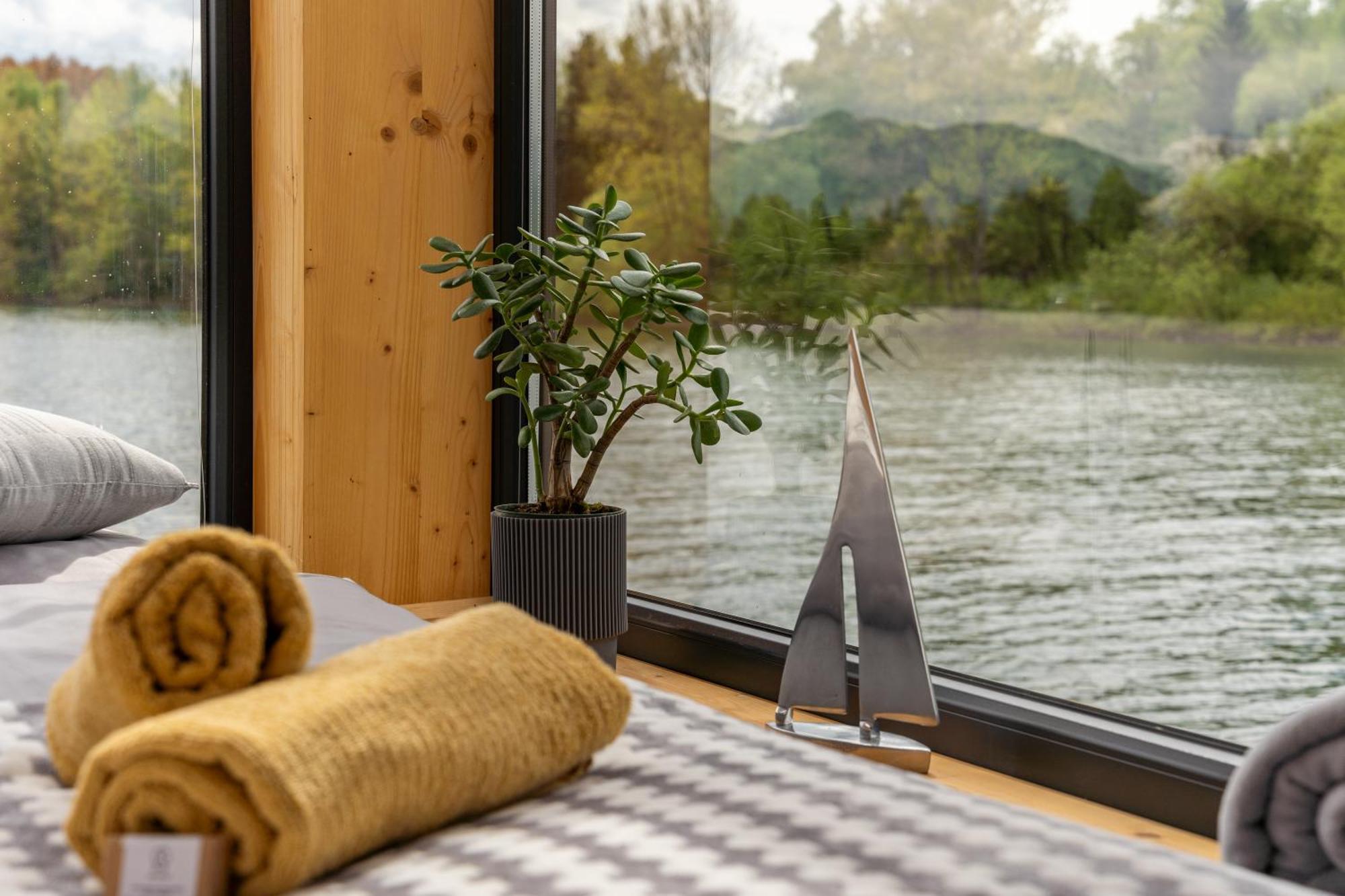 Aquachill Houseboat & Wellness Hotel Liptovský Trnovec Екстериор снимка
